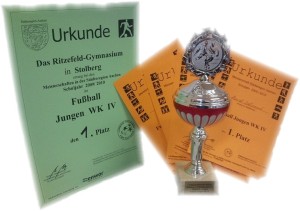 Urkunden und Pokal